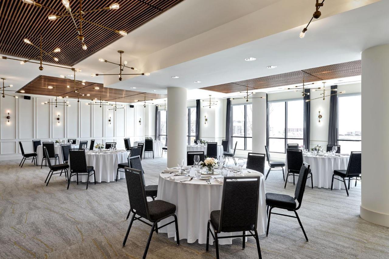 Courtyard By Marriott Calgary South Hotel Exterior foto