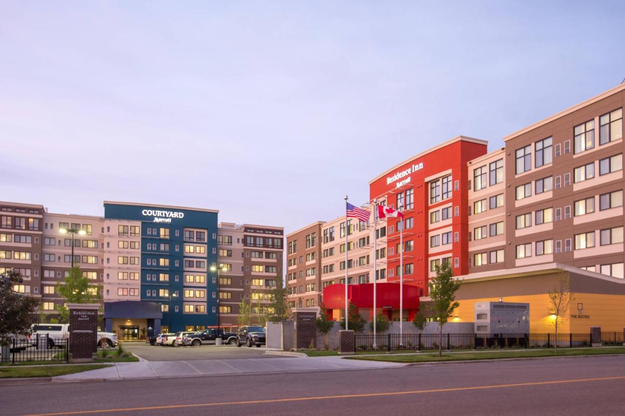 Courtyard By Marriott Calgary South Hotel Exterior foto