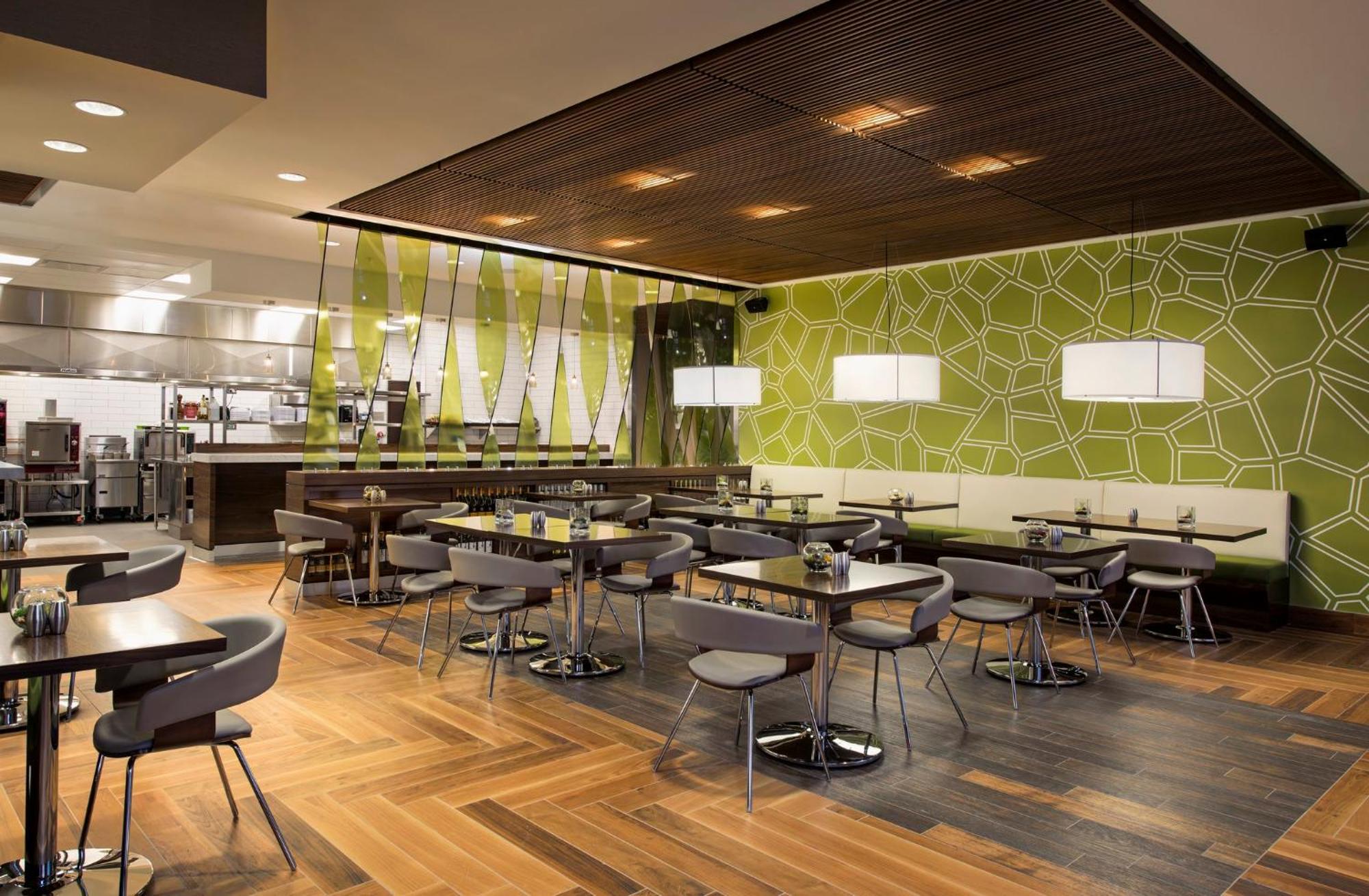 Courtyard By Marriott Calgary South Hotel Exterior foto