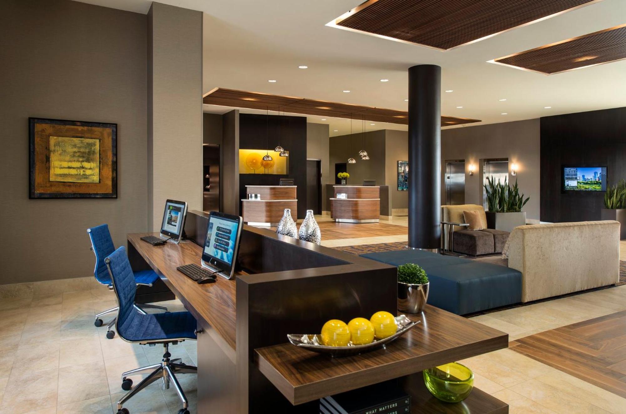 Courtyard By Marriott Calgary South Hotel Exterior foto