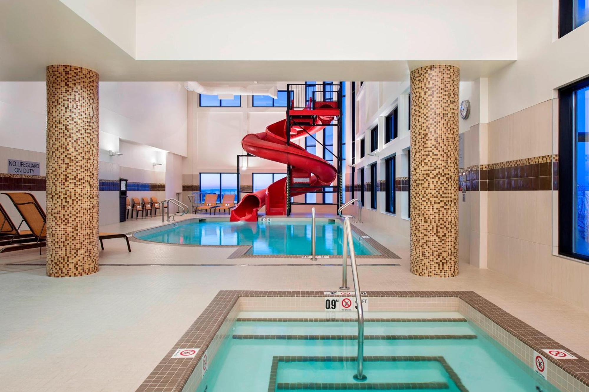 Courtyard By Marriott Calgary South Hotel Exterior foto