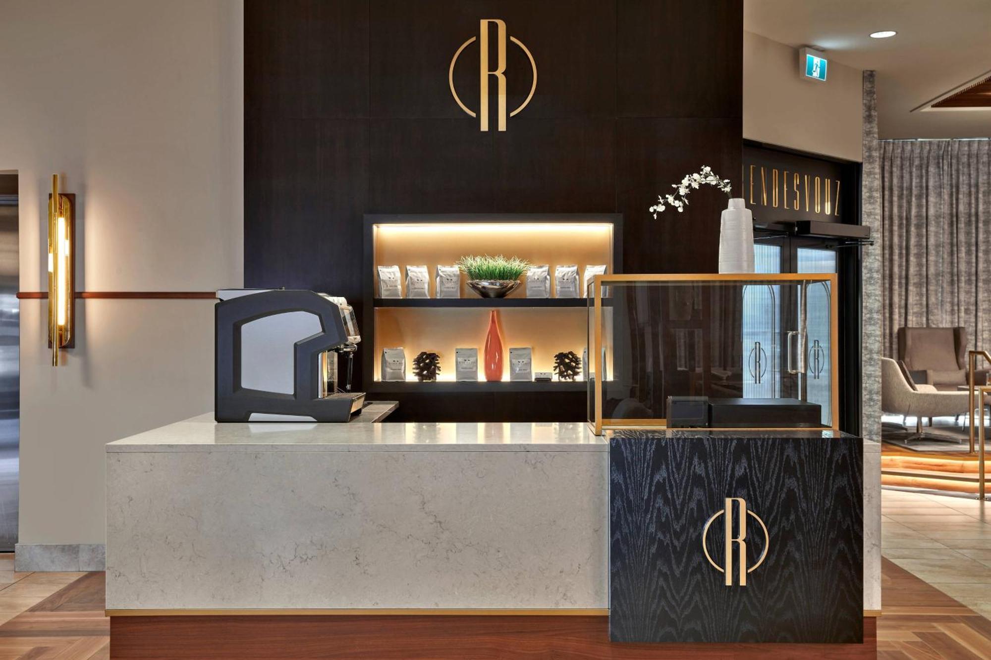 Courtyard By Marriott Calgary South Hotel Exterior foto