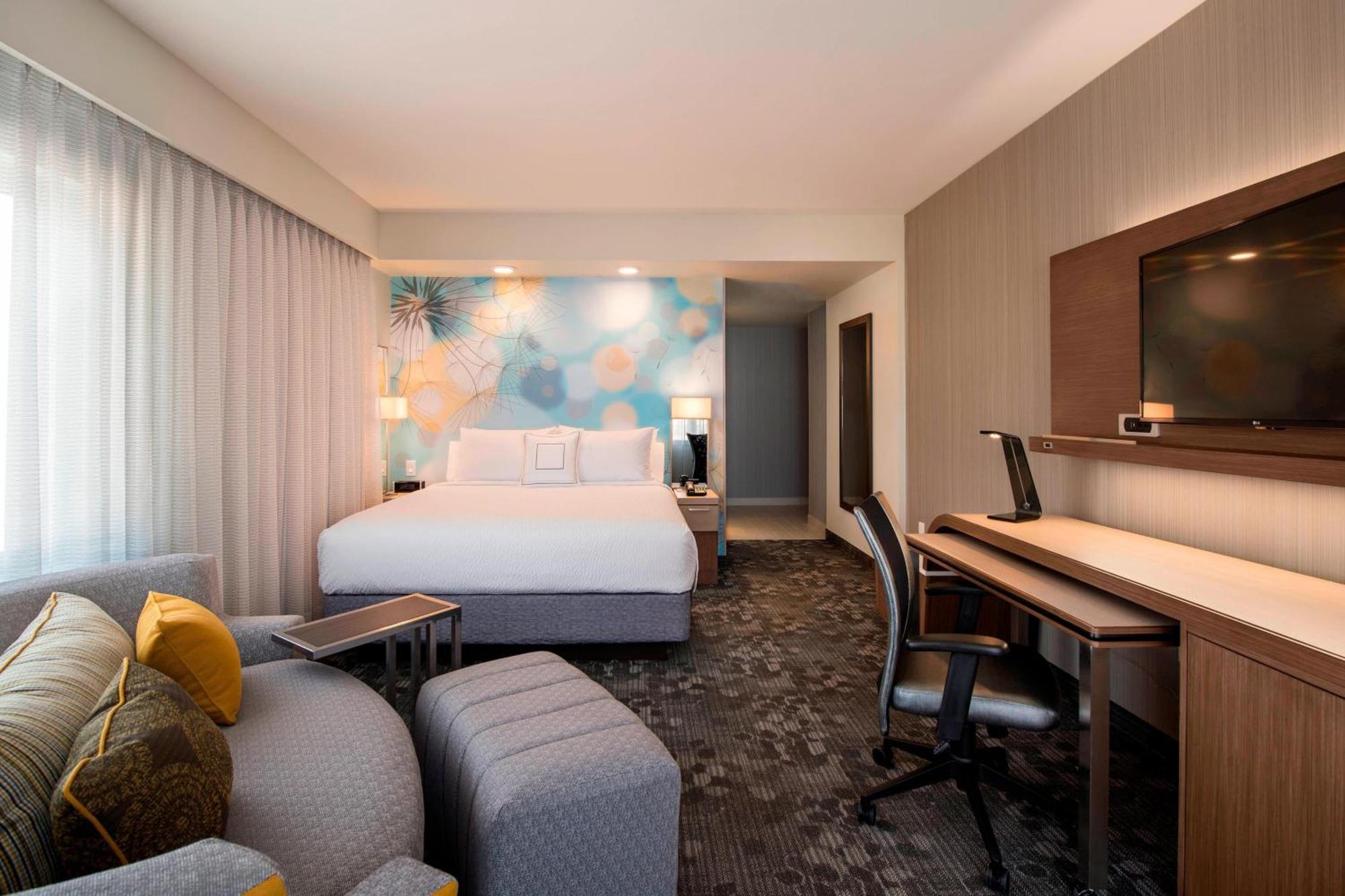 Courtyard By Marriott Calgary South Hotel Exterior foto