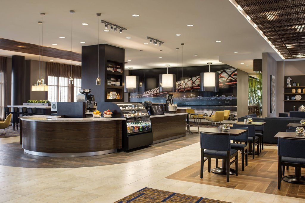 Courtyard By Marriott Calgary South Hotel Exterior foto